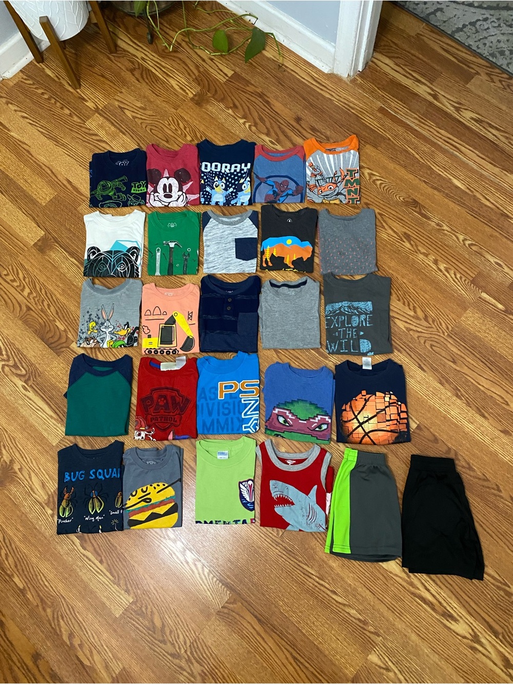 Boys summer clothes bundle of 26 pcs 4T-5T mostly 5T SMOKE & PET FREE - Picture 2 of 7